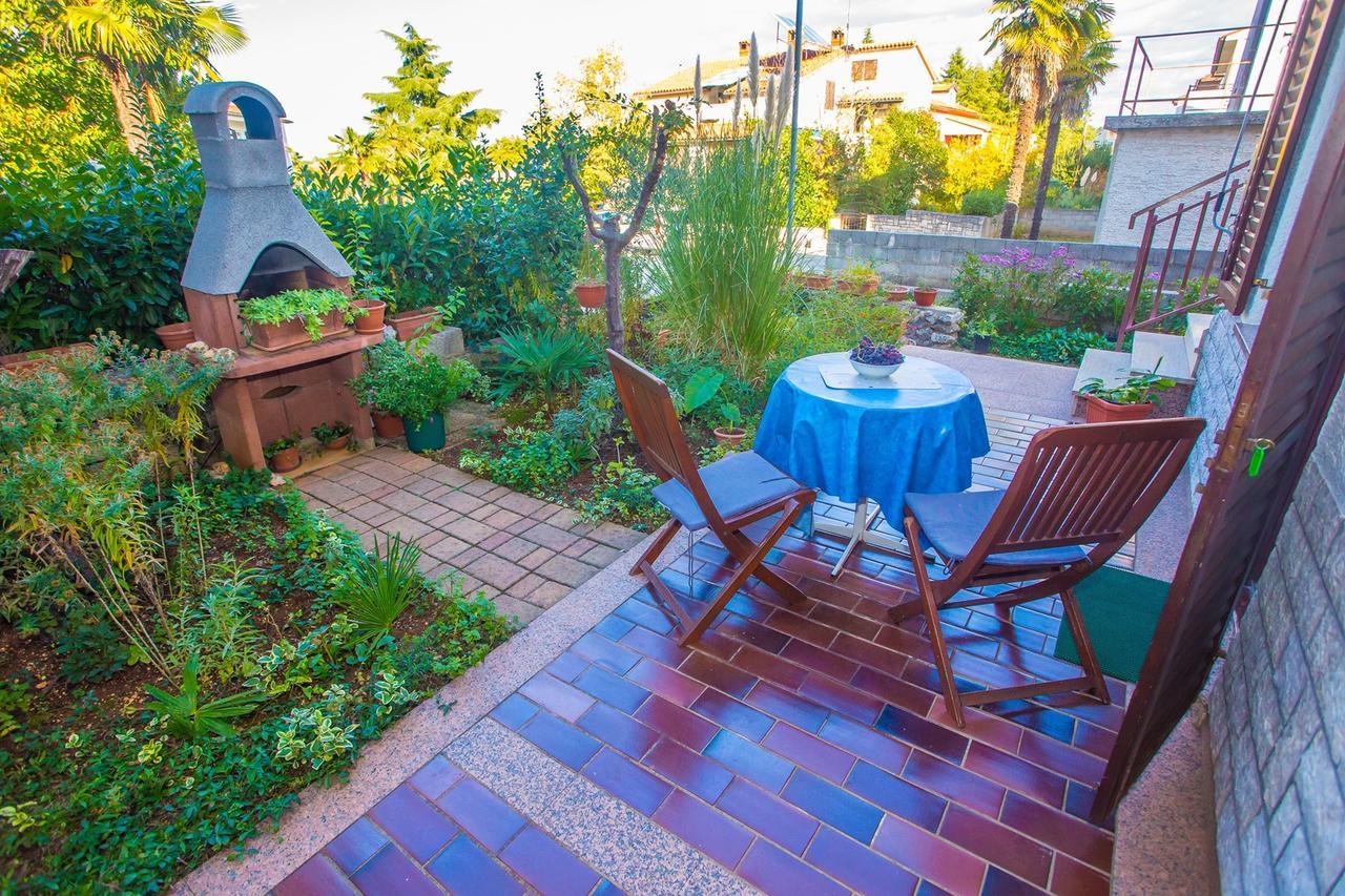 App. Fiorela Hotel Porec Exterior photo