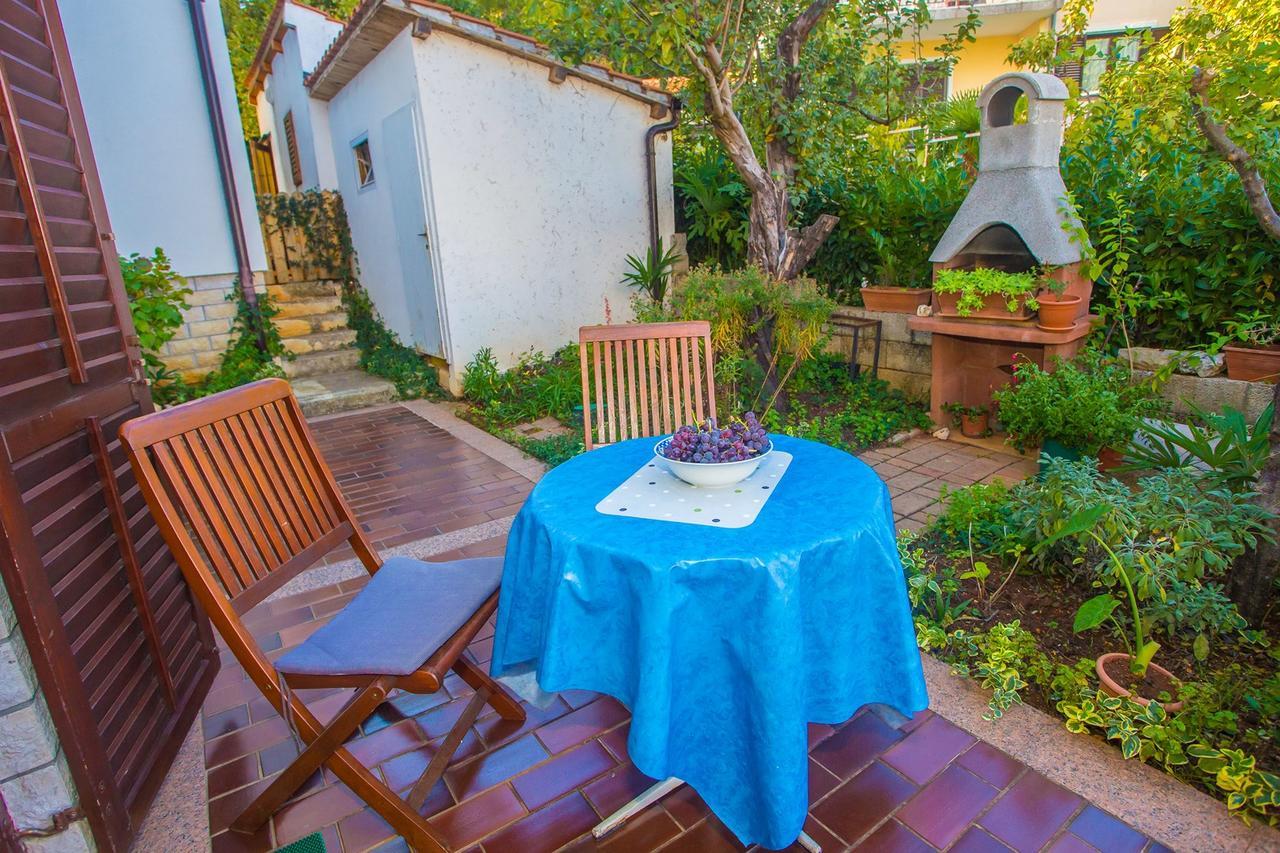App. Fiorela Hotel Porec Exterior photo