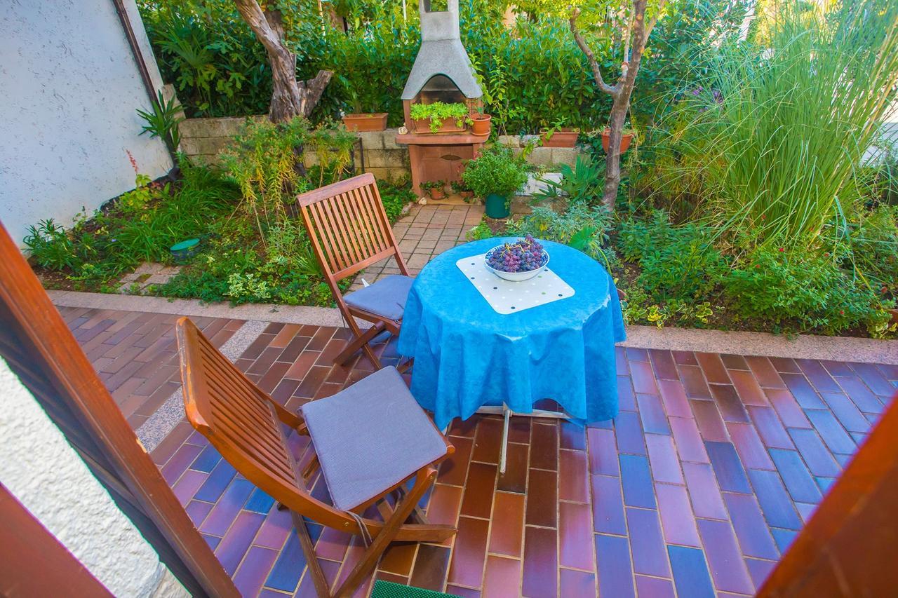 App. Fiorela Hotel Porec Exterior photo