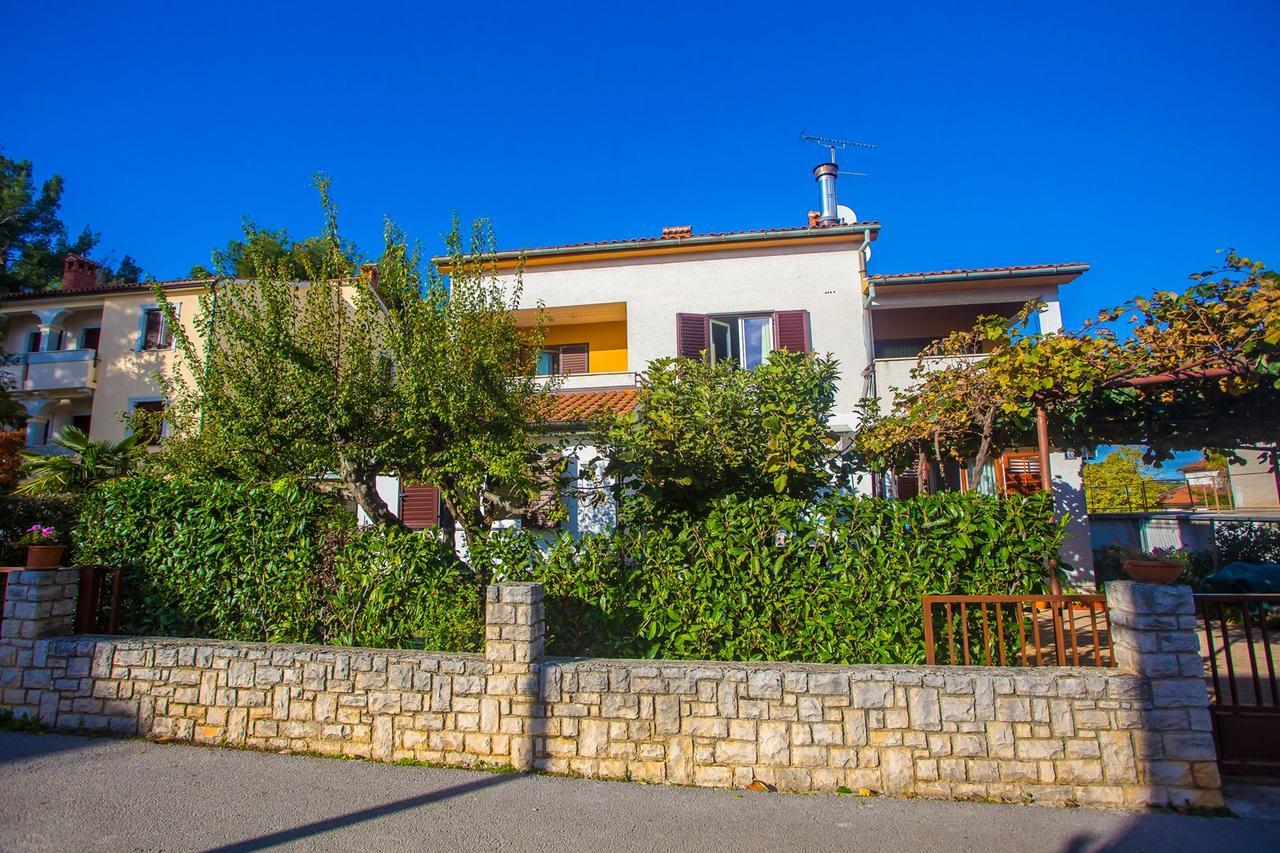 App. Fiorela Hotel Porec Exterior photo
