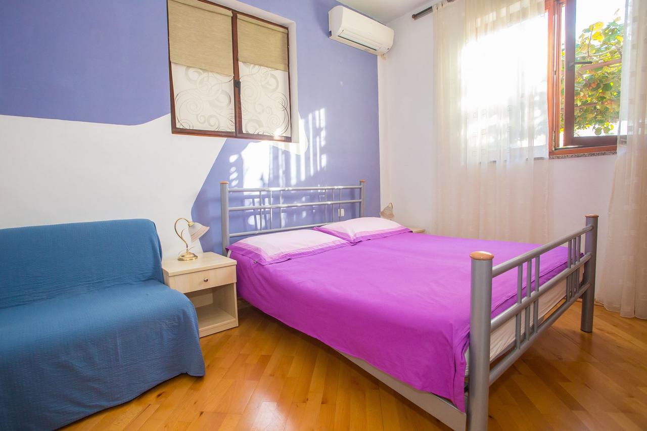 App. Fiorela Hotel Porec Exterior photo