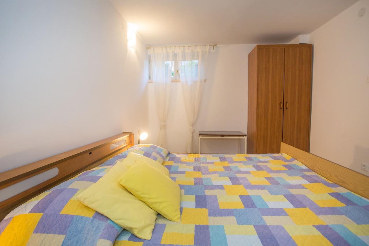 App. Fiorela Hotel Porec Exterior photo