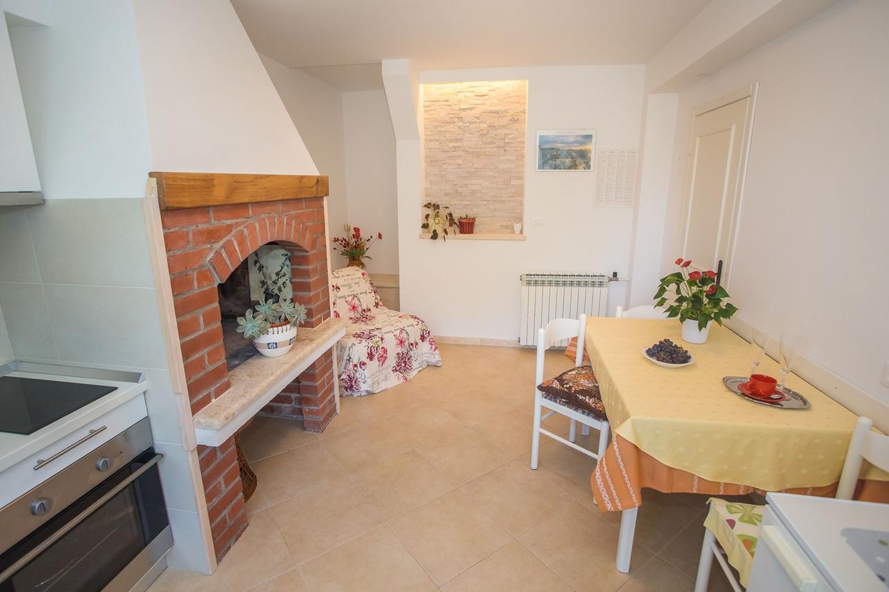 App. Fiorela Hotel Porec Exterior photo