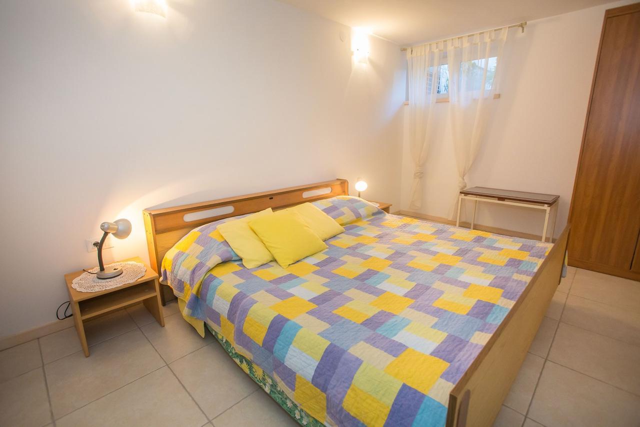 App. Fiorela Hotel Porec Exterior photo