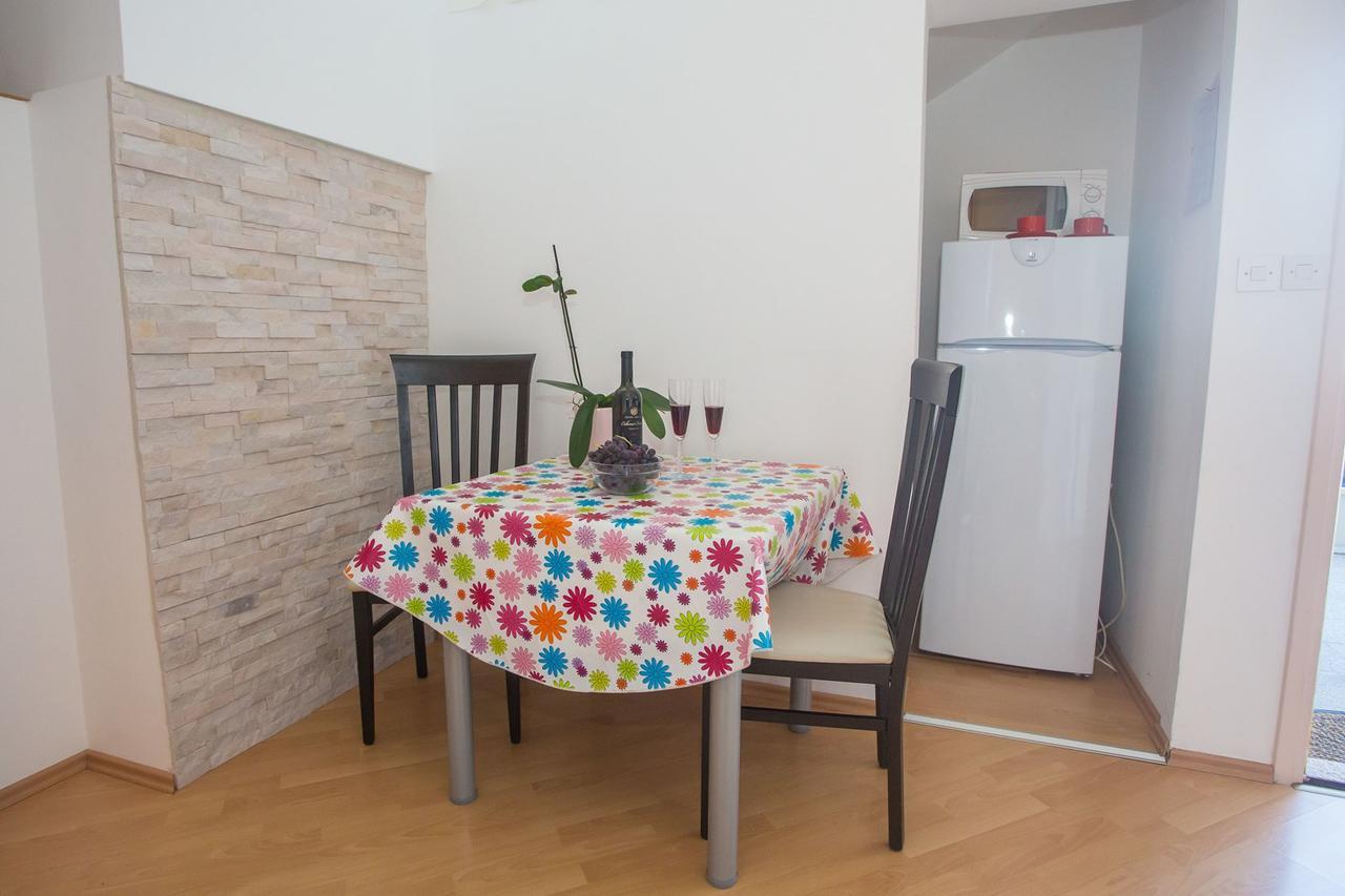 App. Fiorela Hotel Porec Exterior photo