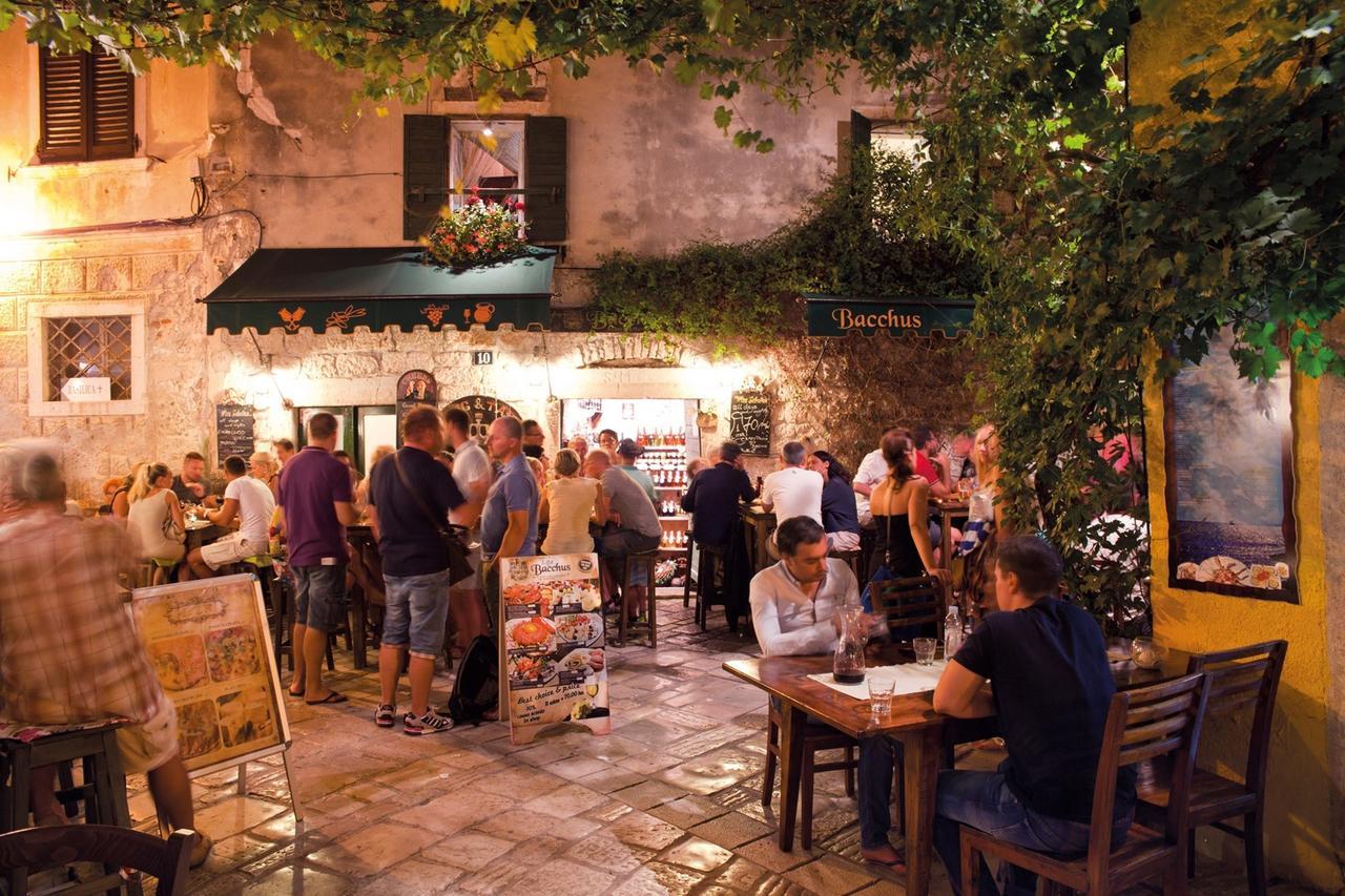 App. Fiorela Hotel Porec Exterior photo